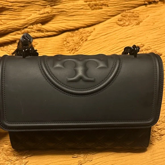 Black Leather Chain Shoulder Bag - Picture 2 of 3